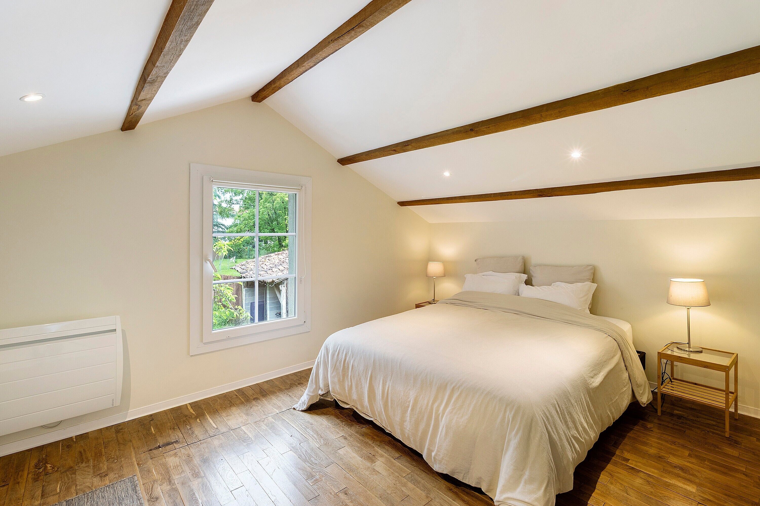 5 chambres, fer et planche à repasser, Wi-Fi, draps fournis