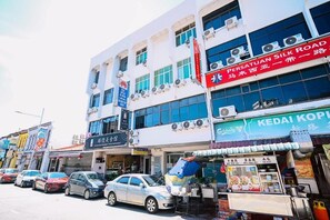 Exterior - Swing & Pillows at Penang Road (George Town)