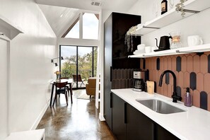 Interior - Beautiful Cabin with Incredible Design and Starrynight in Wimberley, Texas (Wimberley)
