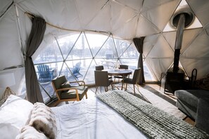 1 bedroom, desk, WiFi, bed sheets