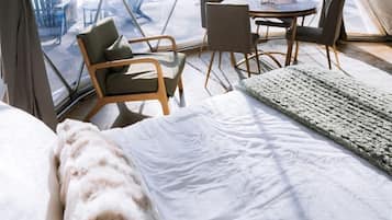 1 bedroom, desk, WiFi, bed sheets