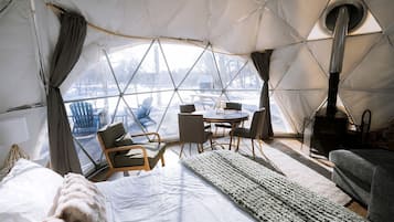 1 bedroom, desk, WiFi, bed sheets