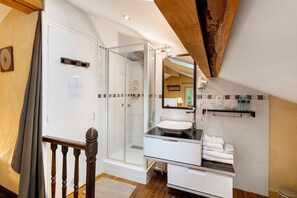 Douche, serviettes fournies