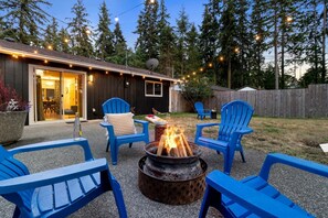 Terrace/patio - pet-friendly-cottage-hemlock-trees-near-olympic-discovery-trailhead-port-angeles-washington (Port Angeles)