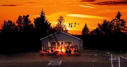 Waterfront Cabin with BBQ, Picnic Space and Amazing Sunsets in Michigan