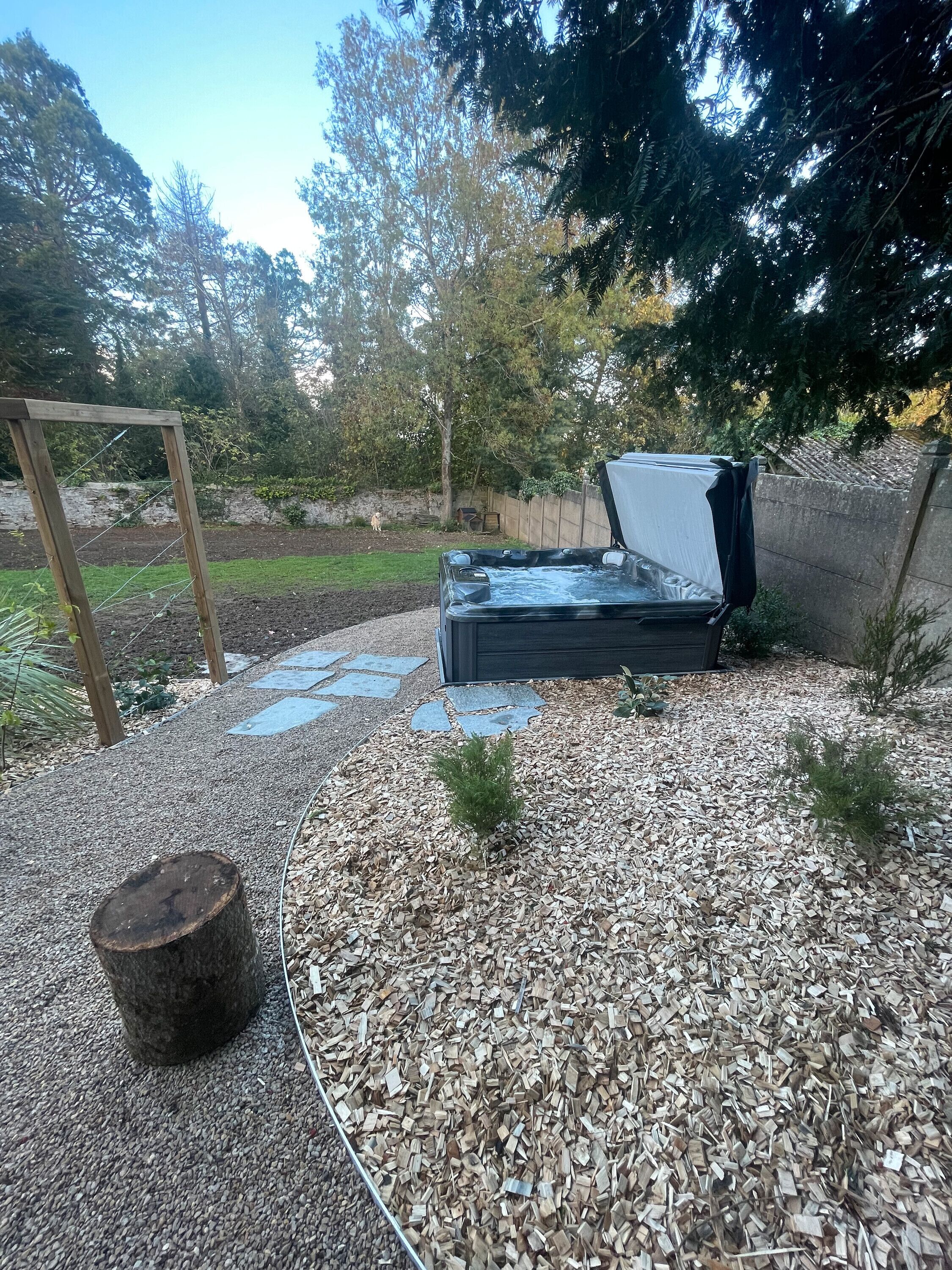 Bañera de hidromasaje al aire libre