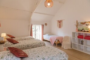 4 室のベッドルーム、アイロン / アイロン台、WiFi、ベッドシーツ