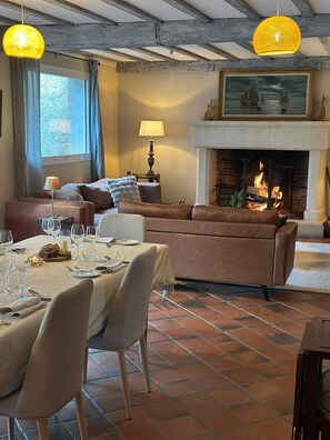 Dining - Bed and Breakfast “Domaine de la Sablière” with Shared Terrace, Wi-Fi, and Air Conditioning (Thiviers)