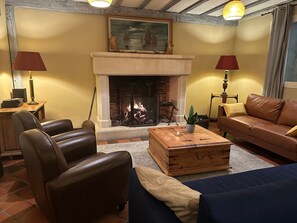 Ping pong - Bed and Breakfast “Domaine de la Sablière” with Shared Terrace, Wi-Fi, and Air Conditioning (Thiviers)