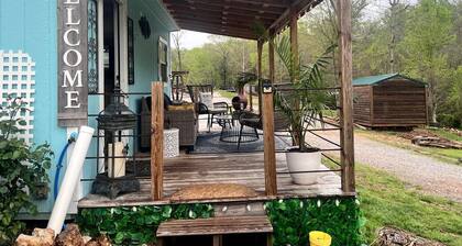 Sweet Tiny House Perfect for a Romantic Retreat in Alabama