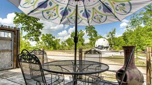 Unclassified image, 2 of 41, button - Sweet Tiny House Perfect for a Romantic Retreat in Alabama (Rogersville)