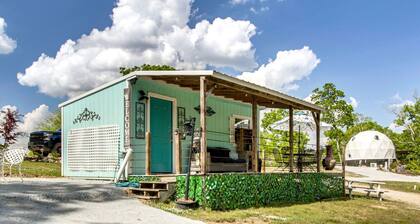 Sweet Tiny House Perfect for a Romantic Retreat in Alabama