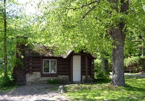 Exterior - Cozy Log Cabin for a Peaceful Getaway in Markleysburg, Pennsylvania (Markleysburg)