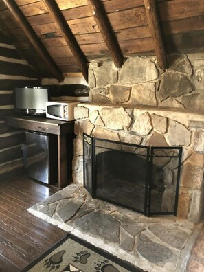 Interior - Spacious Log Cabin for an Unforgettable Family Adventure in Markleysburg, Pennsylvania (Markleysburg)