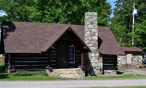 Exterior - Spacious Log Cabin for an Unforgettable Family Adventure in Markleysburg, Pennsylvania (Markleysburg)