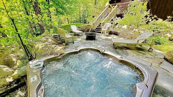 Outdoor spa tub
