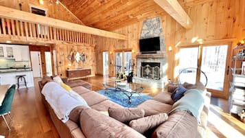 TV, fireplace, table tennis, stereo
