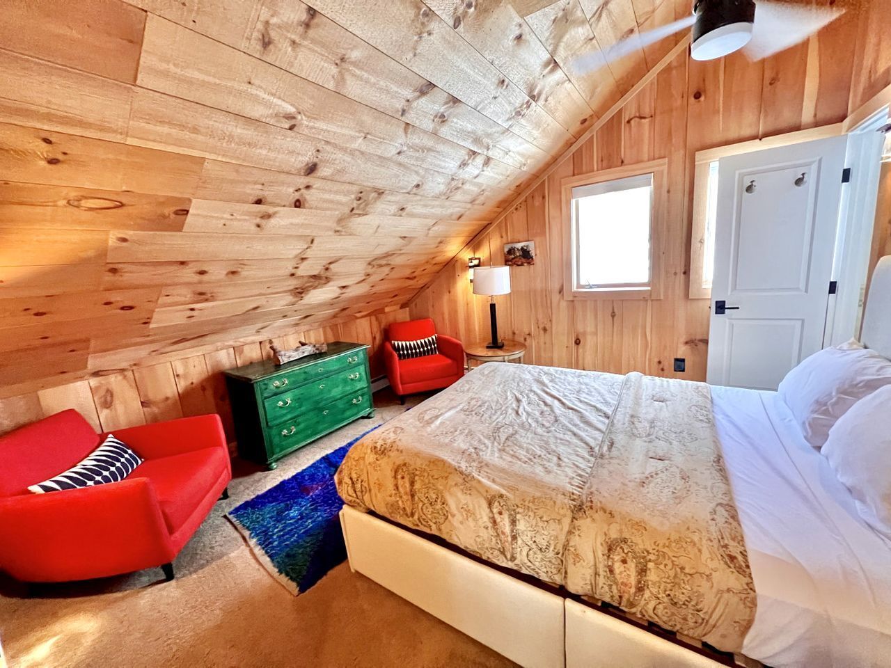 4 bedrooms, desk, iron/ironing board, WiFi