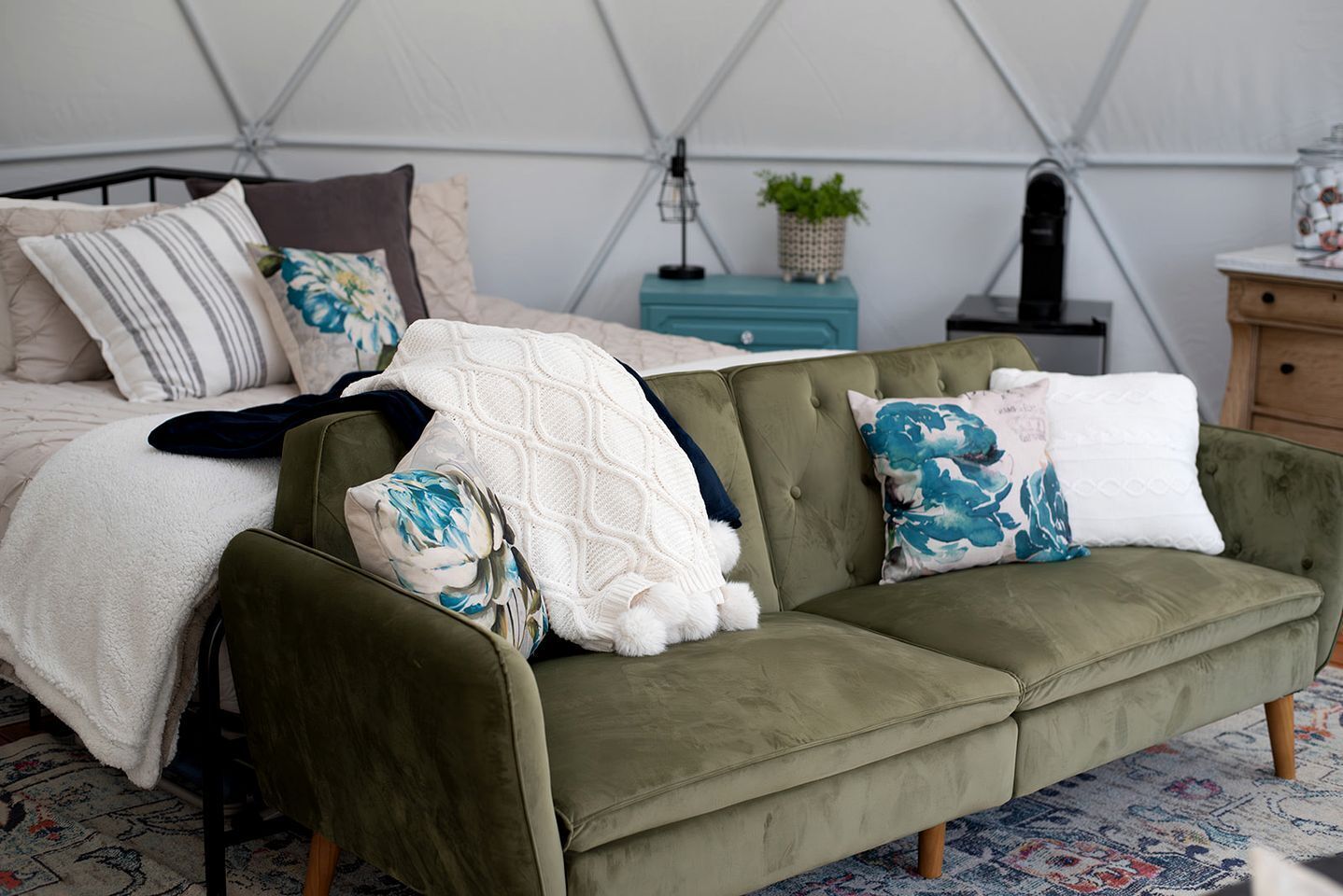 1 bedroom, bed sheets