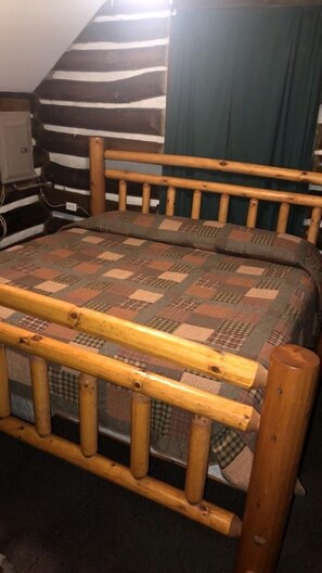 Interior - Peaceful Log Cabin for a Romantic Escape in Markleysburg, Pennsylvania (Markleysburg)