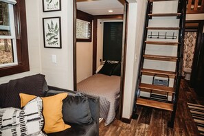 1 多间卧室、办公桌、WiFi、床单