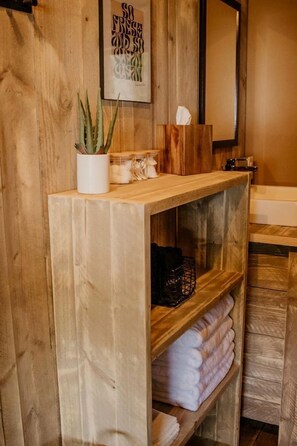 Bathroom - Incredible Safari Tent Perfect for Family Getaways in Erwin, Tennessee (Erwin)