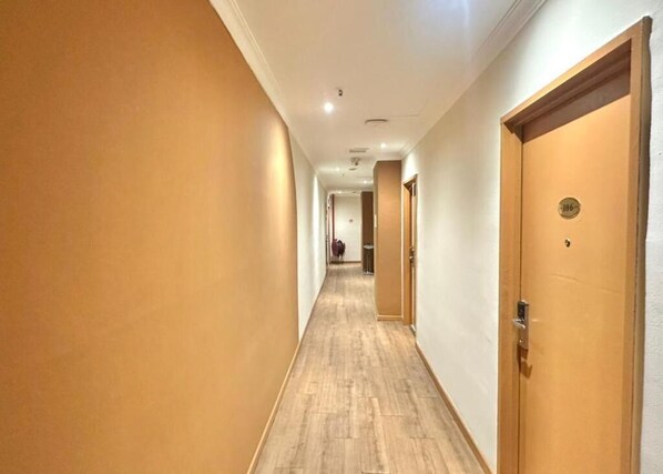 المنشأة من الداخل