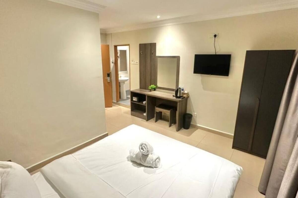 Standard Double Room | Desk, iron/ironing board, free WiFi