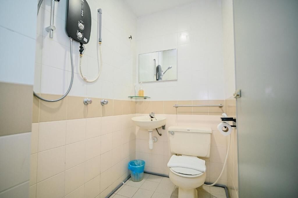 Doppia Deluxe | Bagno | Doccia, asciugamani, sapone, shampoo