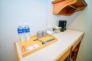 Standard Double Room | Desk, iron/ironing board, free WiFi - Swing & Pillows at Chinatown (Kuala Lumpur)