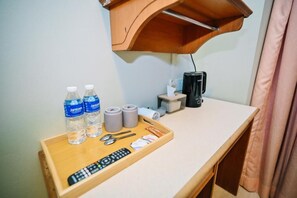 Tvåbäddsrum Deluxe | Skrivbord, strykjärn/strykbräda och gratis wi-fi