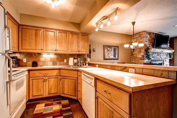 Refrigerador, microondas, parrilla de estufa y lavavajillas