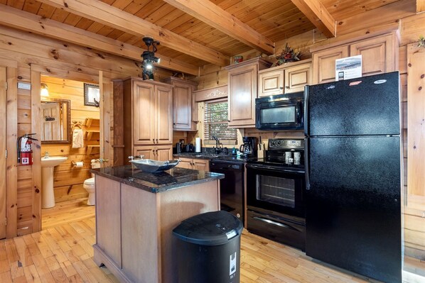 Refrigerador, microondas, parrilla de estufa y lavavajillas 