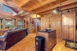 Televisión y chimenea 