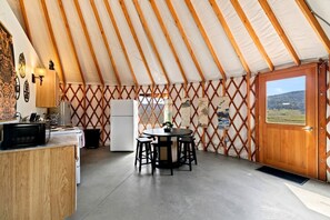 Coffee/tea maker, fridge, oven, stovetop - Peaceful Hillside Yurt with Countryside Views in Idaho (Lava Hot Springs)