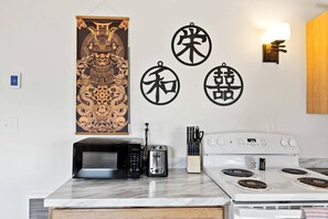 Coffee/tea maker, fridge, oven, stovetop - Peaceful Hillside Yurt with Countryside Views in Idaho (Lava Hot Springs)