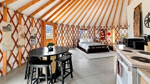 Dining - Peaceful Hillside Yurt with Countryside Views in Idaho (Lava Hot Springs)