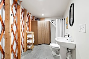 Haartrockner, Handtücher, Toilettenpapier