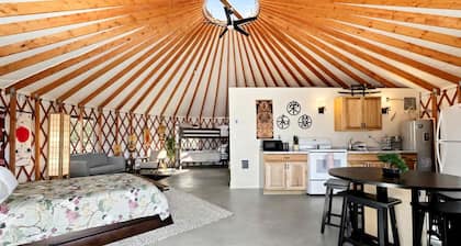 Peaceful Hillside Yurt with Countryside Views in Idaho