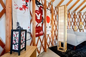 المنشأة من الداخل