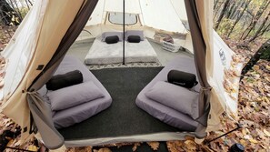 1 bedroom, bed sheets