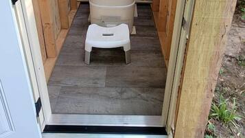 ヘアドライヤー、タオル、石鹸、シャンプー