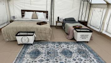 1 bedroom, bed sheets