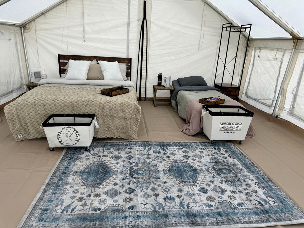 1 bedroom, bed sheets
