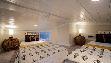 1 bedroom, desk, WiFi, bed sheets