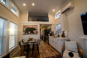 Fridge, microwave, stovetop, coffee/tea maker - The Getaway at The Retreat in Monteagle, TN (Monteagle)