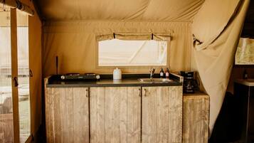Coffee/tea maker, fridge, stovetop, toaster