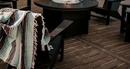 Beautiful Safari Tent Perfect for Couples in Erwin, Tennessee