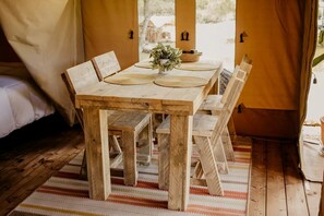 Outdoor dining - Beautiful Safari Tent Perfect for Couples in Erwin, Tennessee (Erwin)