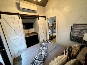1 habitación, escritorio, wifi y ropa de cama 